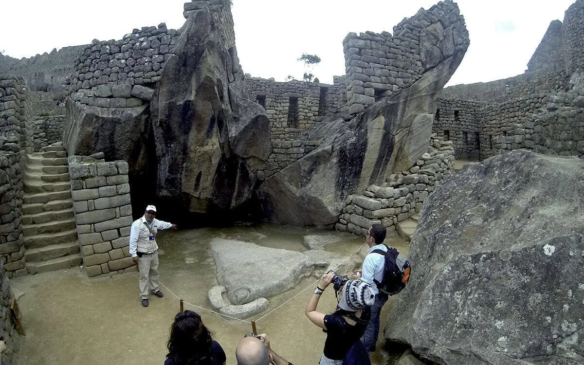 Peruvian Local guides, About Us in cusco transport and tours